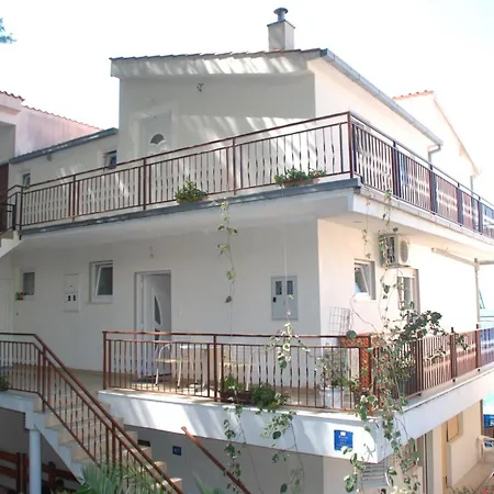 Stanici 1032a * Omiš