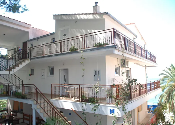 Stanici 1032a * Omiš